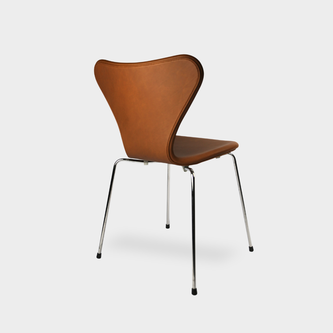 Arne Jacobsen, Syveren / Elegance Hazelnut